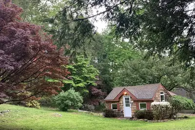 Image de Cozy country cottage in horse country, private 1 hour toNYC