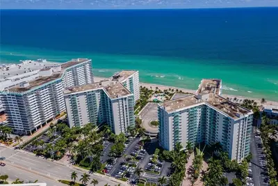 Image de 79-B Free Parking ★ Hollywood Beach Oceanfront Luxury Condo