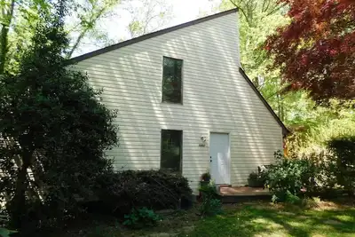 Image de 5 bedroom, 8 bed, 3 story house a block from beach