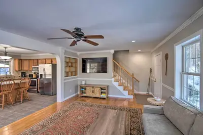 Image de Welcoming New Hampshire Home on ~ 3 Acres!