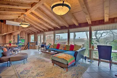 Image de Wooded Retreat w/ Fire Pit, 1/2 Mi to Marina!