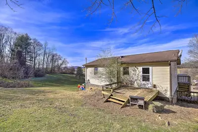 Image de Pet-Friendly Home w/ Grill & Farm in Meadowview!