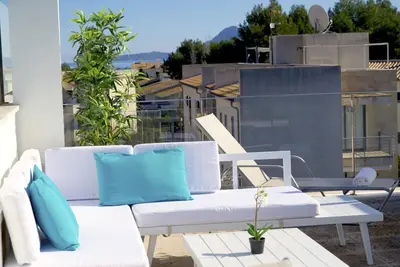 Image de La Perla de Pollença 15, is a beautiful penthouse-duplex a few steps from the beach.