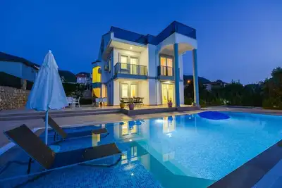 Image de 4 bedroom luxury villa papaya for rent in ovacık oludeniz
