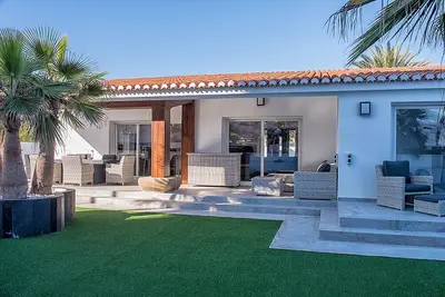 Image de Private Luxury Beach Chalet with large private pool\n