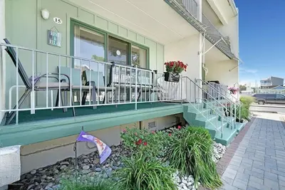 Image de Ocean Block! Heated Pool! Resort Style Living, Updated, Best Location