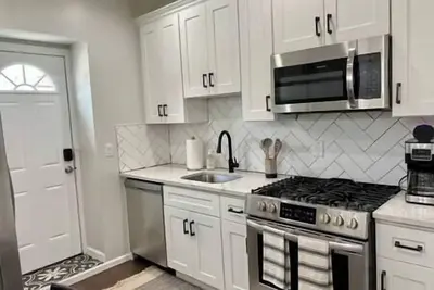 Image de The Monrow Brownstone!