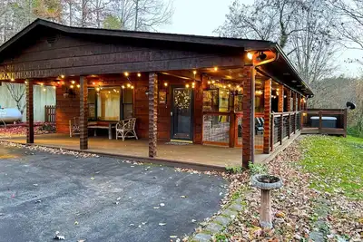 Image de 3 Br-Hot Tub-Easy Access-Close to Strip-Mtn Views