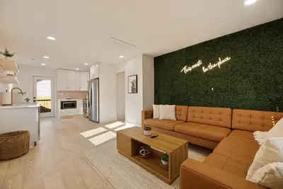 Image de Unique fully renovated duplex unit close to Everything!