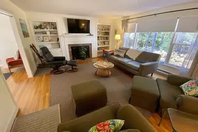 Image de \"Blueberry Acres\" - 1/2 mile to Breakwater Bayside Beach in Brewster, a wonderful Cape Cod Bay beach