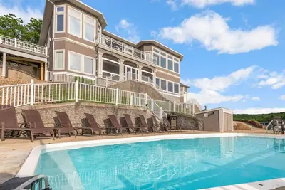 Image de Woodland - Amazing 5, 500 Sf home -private pool - Hot tub-