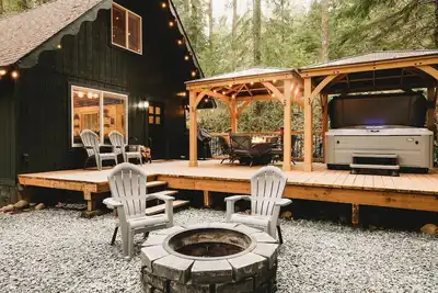 Image de Wits End Retreat @ Mt. Rainier - Hot Tub & WiFi