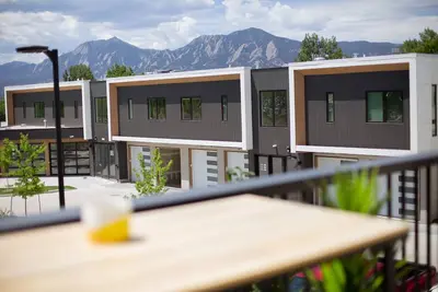 Image de New Construction with Huge office and Fabulous mountain views!