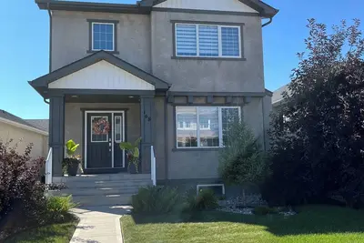 Image de Modern house in trendy location in South Winnipeg-Bridgwater Area