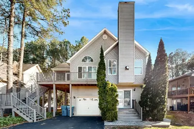 Image de Modern home with screened deck, central Ac, washer/dryer & well-equipped kitchen