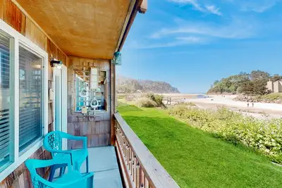 Image de Creekfront Condo w/Private Patio, Beach Access, Shared W/D, Gas Grill, and Views