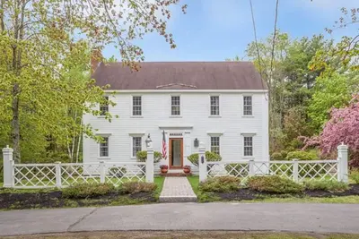 Image de Idyllic Retreat near the Beach with Fast WiFi, Two Living Areas & Full Kitchen