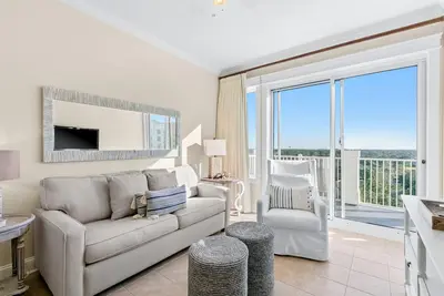 Image de Chic eighth-floor condo with pool, hot tub, sauna & private W/D