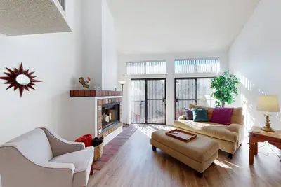 Image de Tucson Escape with Wet Bar, Loft, Shared Pool, Ac & WiFi