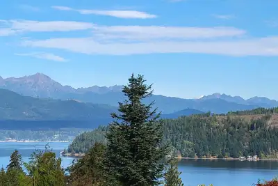 Image de Spacious A-frame w/ mountain & water views, New Hot Tub, Ac, Fireplace, W/D