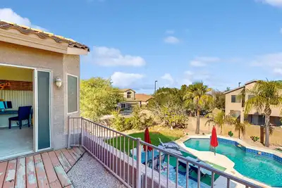 Image de Beautiful home with private pool, W/D, central Ac & great locale - dog-friendly