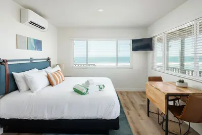 Image de Oceanfront Corner Studio with Cal King (306)