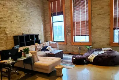 Image de Perfect Location! Beautiful Interior Spacious Condo!