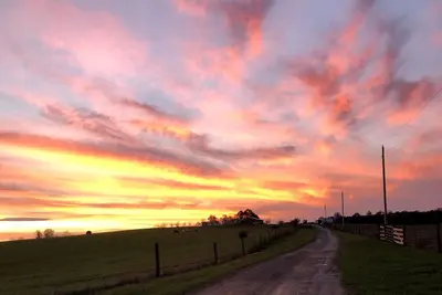 Image de Rustic bunkhouse on authentic working ranch in the beautiful Tennessee mountains