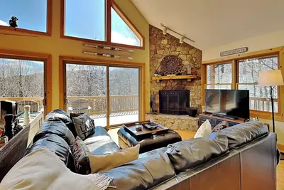 Image de Waves, Waffles & Wifi | Pet Friendly, Hot Tub!