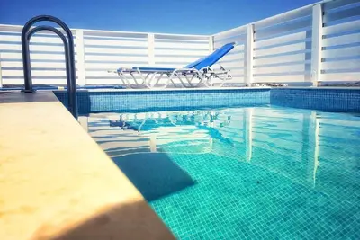 Appartement de Luxe en Crète avec piscine privée, vue mer et montagne.