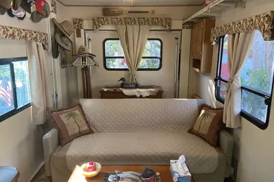 Image de 39 foot fifth wheel with on-site free dockage and launching. October Specials!