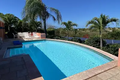 Image de Located in Shoys--Close to sandy beaches and the Buccaneer Hotel!