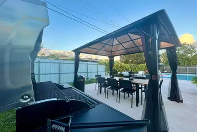 New! The Moon House with Pool, Arcade & Basketball