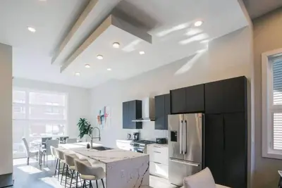 Image de Bucktown Home - Deck, Rooftop, Game Rm, & Garage