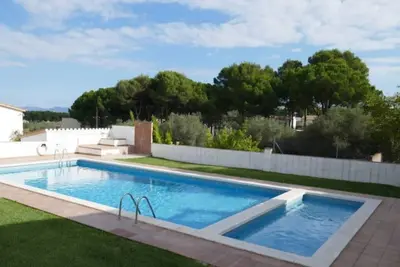 Image de Jolie maison avec belle piscine communautaire à 1 km de la mer