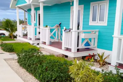 Image de 1-2 Minutes Away From The Beach