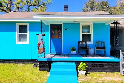 Image de Retro Bungalow Near Nas. Military Discount