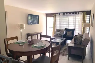 Image de Remodeled condo, minutes away from shopping centre