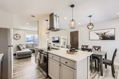 Image de Insta-worthy 12 min to Dt 6Bd 2. 5Bt Modern Home