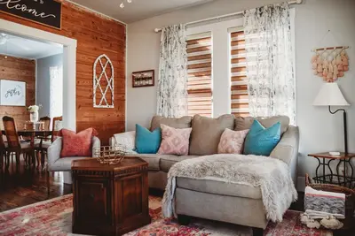 Image de New! Vintage cozy 1940’s updated, 2bd/2ba