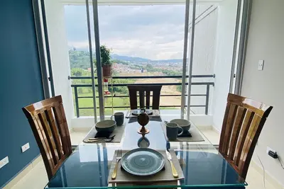 Image de Colibri's Penthouse With Wild Hummingbirds & Views