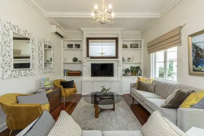 Image de French Charm on Leafy Street near River.