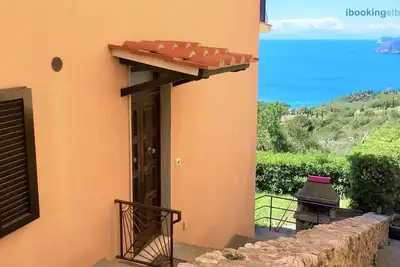 Casa Deni - Capoliveri Large apartment with spectacular views of the sea and the village