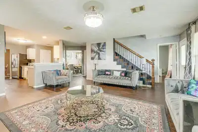 Image de Covered Patio & Yard: Family Home in Katy