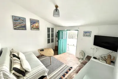 Image de Enchanting 1 Bed with A/C, Sunny Terrace and Views