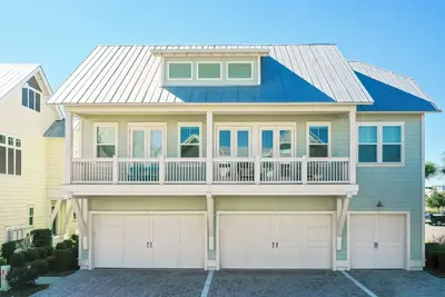 Ocean Eyes | 30a Rental Next to Pool & The Hub