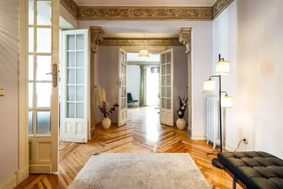 Grand Design. Glamorous Location. Splendid Views.