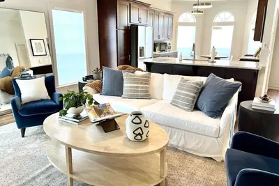 Image de Casa Joya - A Jenks Gem Professionally designed three-bedroom luxury home!