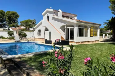 Image de Jolie villa avec piscine proche mer (200m)