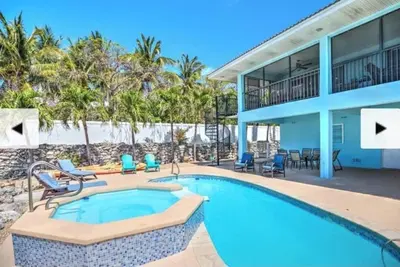 🌊 Private Oasis With Pool Spa Dock and Ocean right in your backyard 🌊 allow pets